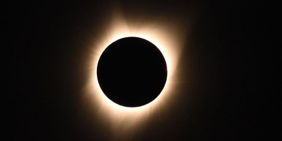 Desde una franja (banda de totalidad) en la superficie de la Tierra, la Luna cubre totalmente el Sol. (Foto: AFP)