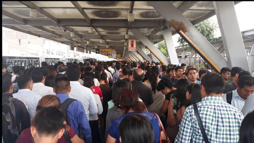 Metropolitano: Reportan extensas colas en estaciones de Lima Norte por "incidente de tránsito" (Twitter)