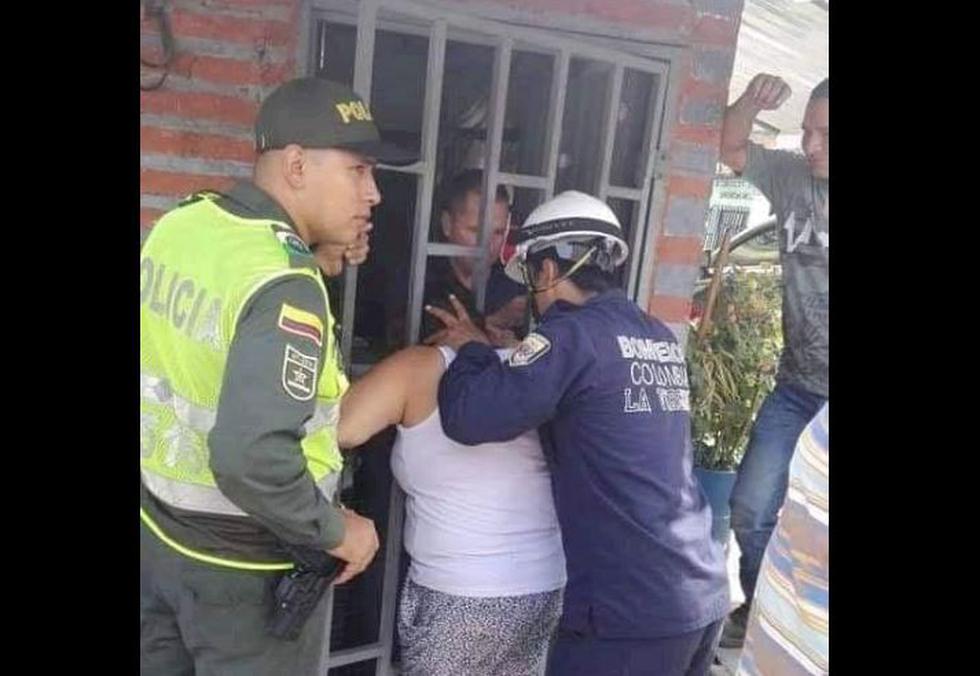 Mujer quedó atrapada entre rejas por intentar saber qué hacía su vecina en Colombia. (Facebook/@radiolarocafm)