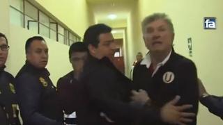 Lamentable: Asistente de Ángel Comizzo insultó a árbitros y casi agrede a camarógrafo [VIDEO]