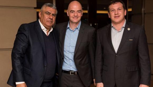 En la foto: Claudio Tapia (Presidente de la AFA) , Gianni Infantino (Presidente de la FIFA) y Alejandro Domínguez. (Presidente de la Conmebol). (Foto: Conmebol).