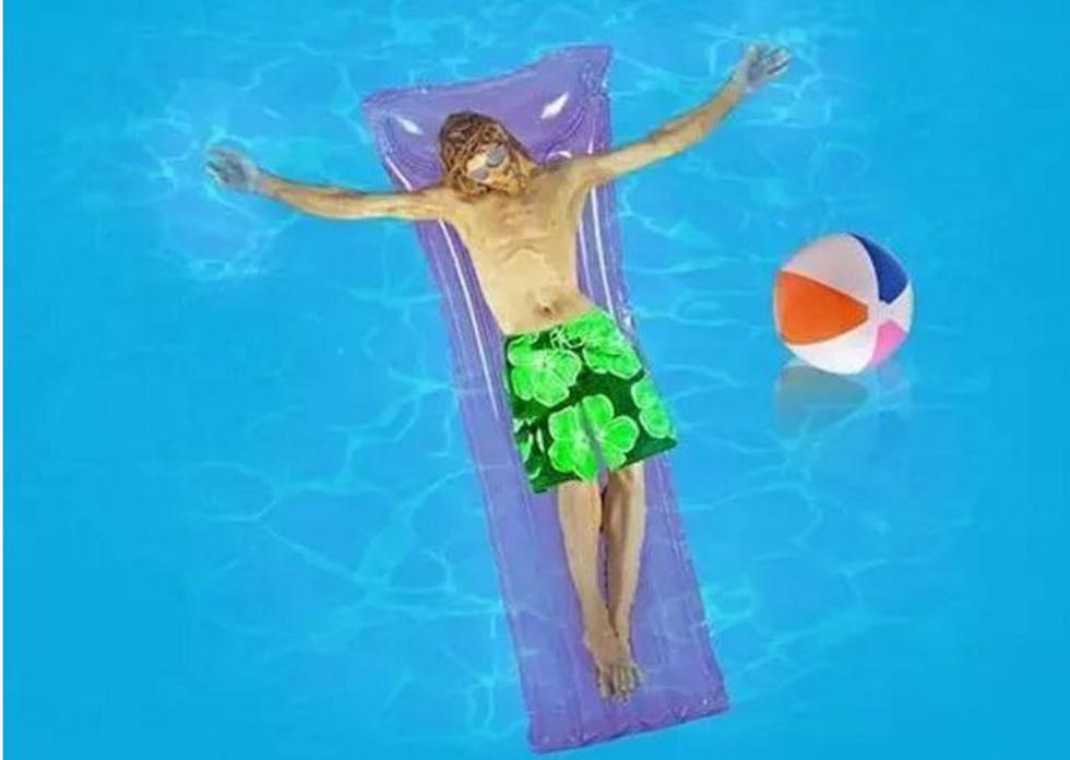 Hasta en este calor que hace en Lima, Jesús necesita de una piscina. (@jesus_tuitero)