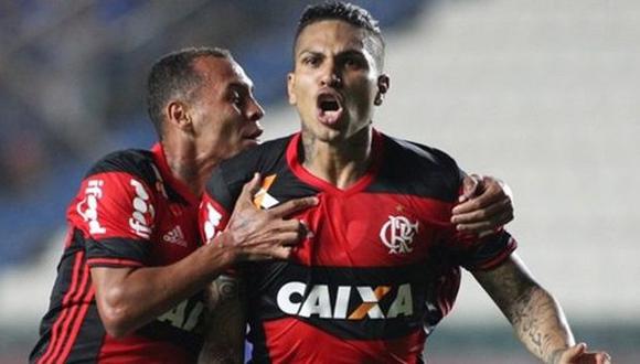 Paolo Guerrero anotó un agónico gol en el empate de Flamengo 2-2 ante Atlético Mineiro. (AFP)