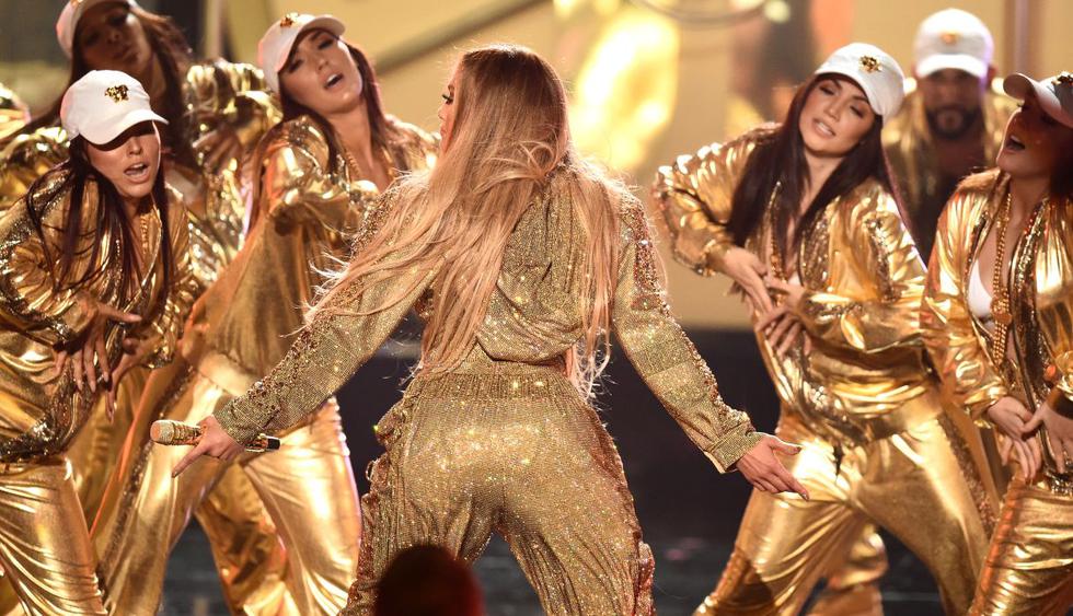 Jennifer López deslumbró a los asistentes de los MTV Video Music Awards 2018 con un espectacular movimiento de caderas mientras interpretaba un mix en el que hizo un repaso por su carrera musical.(Foto: AFP)