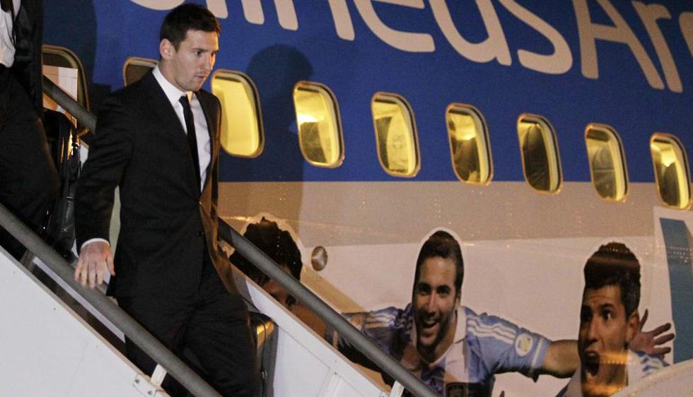 El astro argentino Lionel Messi alborotó Belo Horizonte desde su llegada al aeropuerto. (EFE)