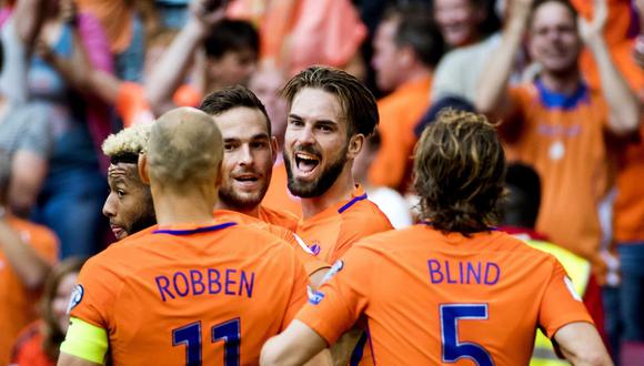 Holanda, cuarta con 10 unidades, enfrenta al tercero de la clasificación. (EFE)