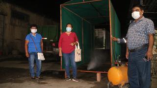 La Libertad: Instalan túneles que esparcen agua y alcohol para desinfectar a los asistentes a los mercados de Santiago de Cao