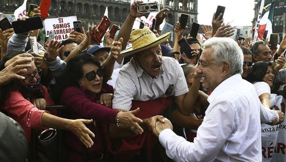 El presidente de México, Andrés Manuel López Obrador, llega a la plaza del Zócalo para conmemorar su cuarto año en el cargo en la Ciudad de México, el 27 de noviembre de 2022. (Foto de CLAUDIO CRUZ / AFP)