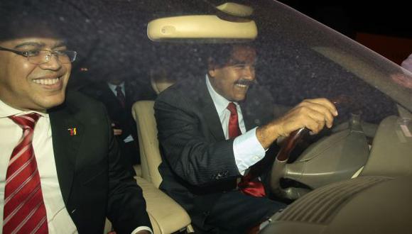 Maduro se dio tiempo para manejar en Lima. (David Vexelman)
