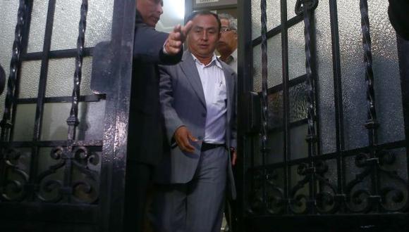 BOCA CERRADA. Santos guardó silencio sobre decisión congresal que lo pone en manos de la Fiscalía. (Rafael Cornejo)