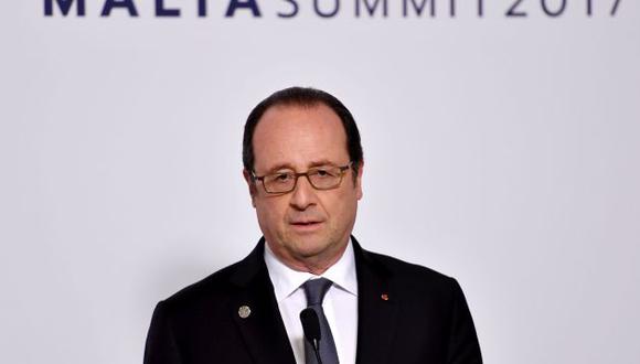 Francois Hollande, presidente de Francia, señala que el ataque en el Louvre tiene "carácter terrorista" (AFP).