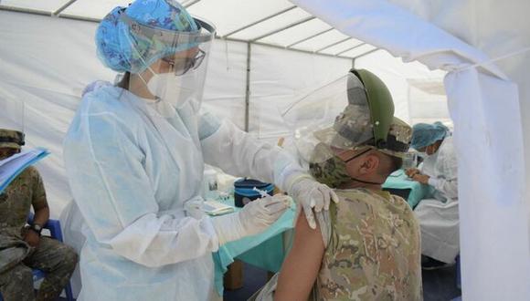 Miembros de la Marina del Guerra y la Fuerza Aérea del Perú (FAP) también participaron de esta jornada de inmunización contra el coronavirus (Foto: Minsa)