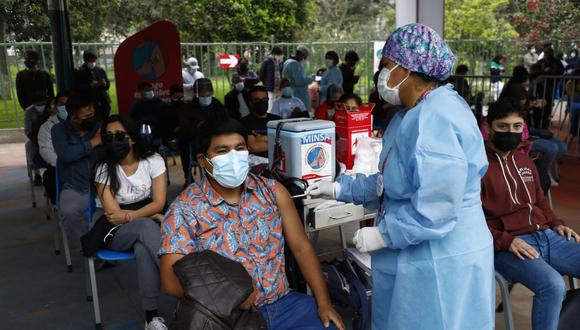 El Ministerio de Salud habilitó vacunatorios en Lima Metropolitana y el Callao hasta el domingo 17 de julio donde personas de 30 años a más pueden colocarse la cuarta dosis . (Foto: GEC/ Eduardo Cavero)