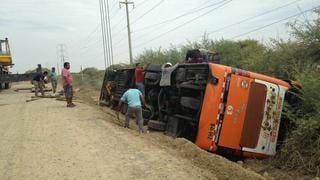 Al menos 50 pasajeros se salvaron en Piura tras volcadura de bus