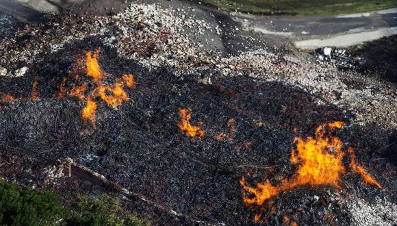 Fuego destruye una bodega de Jim Beam con unos 45.000 barriles de whiskey. (AP)