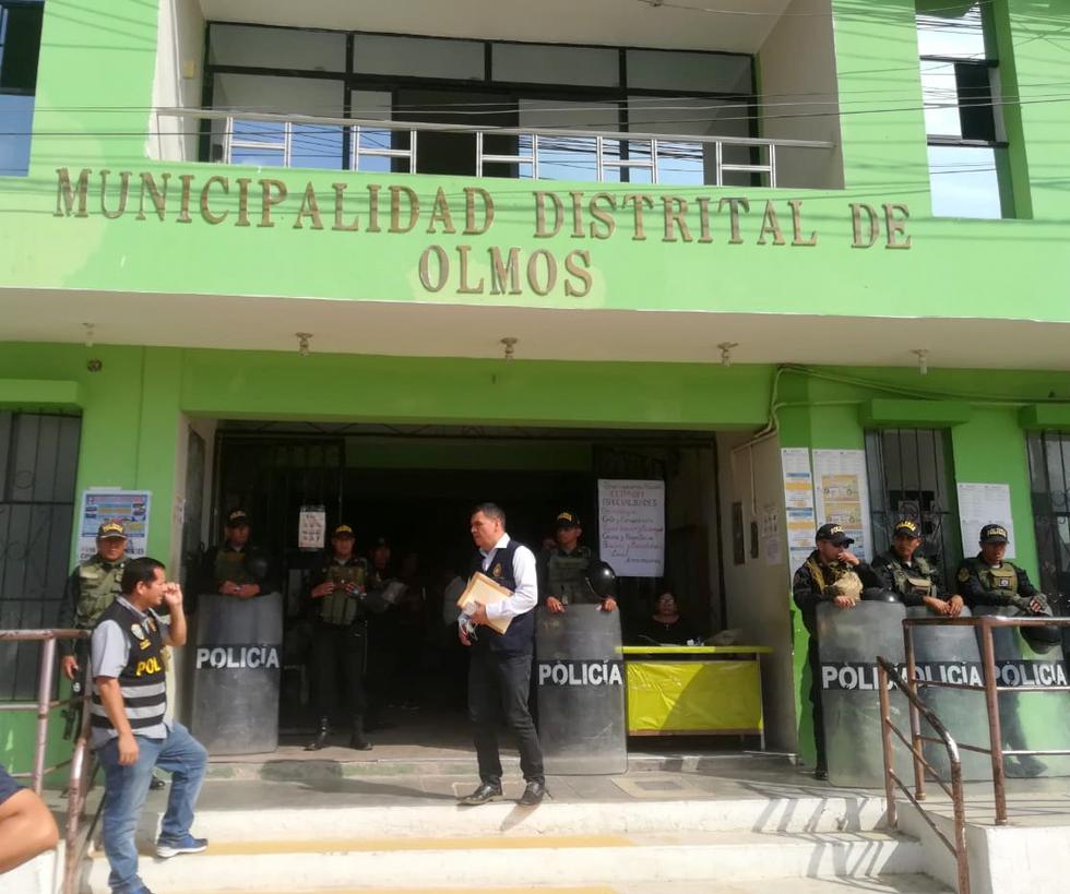 Intervienen oficinas del municipio de Olmos. (Nadia Quinteros)
