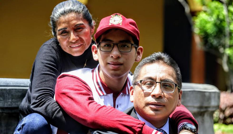 Examen de Admisión: Los padres de Diego están orgullosos de los logros de su hijo. (Luis Iparraguirre/Andina)