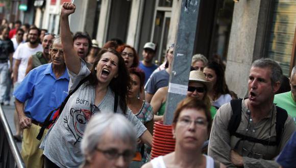 Españoles protestan contra medidas de austeridad. (AP)