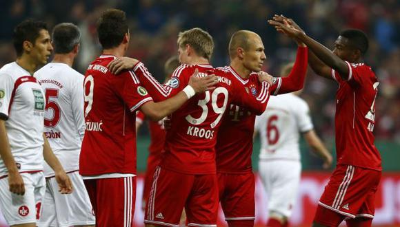 Bayern aplastó 5-1 al Kaiserlautern y llegó a la final de la Copa de Alemania. (Reuters)
