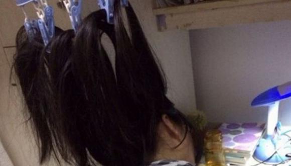 Estudiante se ata cabello al techo para estar despierta. (Central Europeans News)