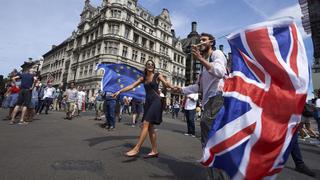 Gobierno británico respalda no dar trato preferente a inmigrantes comunitarios