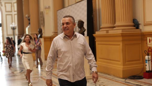 Daniel Urresti llegó al Congreso para dejar su credencial a la Oficialia Mayor (Anthony Niño de Guzmán/GEC).