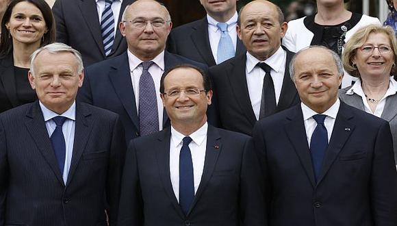 Hollande tuvo su primer consejo de ministros en el palacio del Eliseo. (AP)