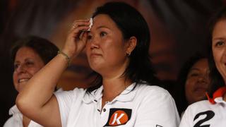 Keiko Fujimori tuvo que suspender mitin en Cusco porque opositores lanzaron huevos y botellas al estrado [Video]