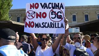 España: Asistente a marcha contra el uso mascarillas ingresa al hospital con neumonía por COVID-19