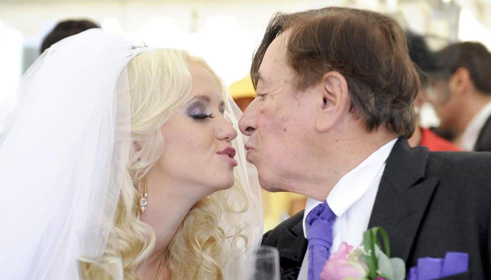 Richard Lugner, de 81 años, y Cathy Schmitz, de 24, se casaron luego de 7 meses de relación. (EFE)