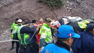 “Te vamos a ayudar, hija... ¡Respira!”: Las conmovedoras palabras de un policía a escolar del bus que cayó a abismo en Huarochirí | VIDEO