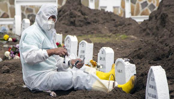 Más de 10.000 fallecidos, entre confirmados y probables, por coronavirus en Ecuador. (Foto: Cristina Vega RHOR / AFP).