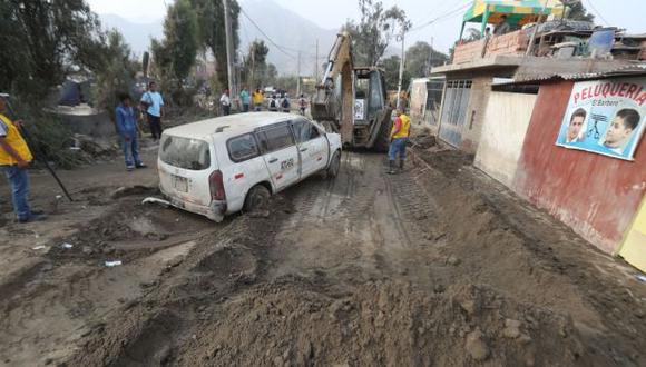 Se han trasladado más de ocho excavadoras en toda la zona para la limpieza (Andina)