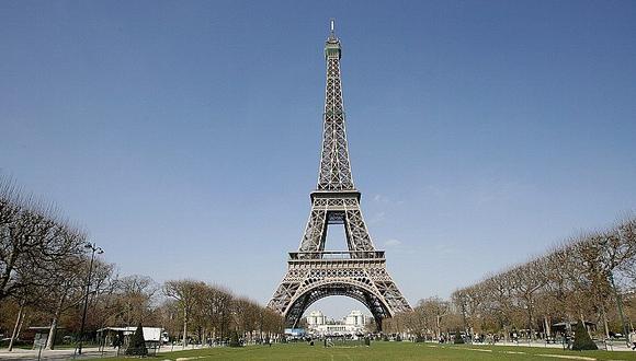 La Torre Eiffel será repintada a brocha por su 130° aniversario (AFP)
