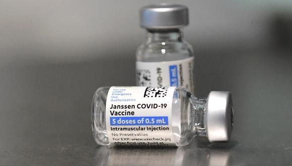 La noticia representa un nuevo golpe al inmunizante de J&J, que recibió autorización de uso de emergencia en febrero, pero que tiene un papel menor en la campaña de vacunación de Estados Unidos contra el COVID-19. (Foto: Frederic J. BROWN / AFP)