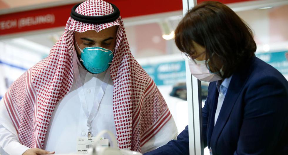 El aeropuerto de Dubái, uno de los que más tráfico de pasajeros tiene en el mundo, estableció un sistema de revisión sanitaria de los pasajeros provenientes de vuelos directos desde China. (EFE).