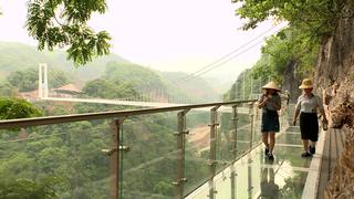 Vietnam: Inauguran increíble puente de cristal entre dos montañas
