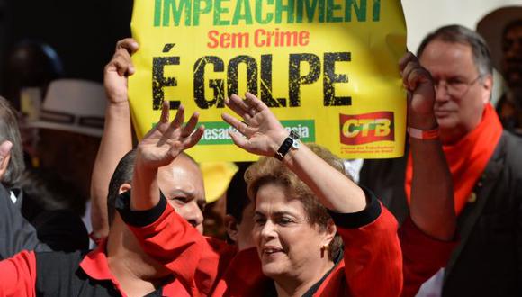 Medio brasileño informa que Dilma Rousseff estudia renunciar al cargo y convocar a elecciones. (AFP)