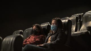Cines exigirán vacunación completa a clientes para el ingreso a sus salas 