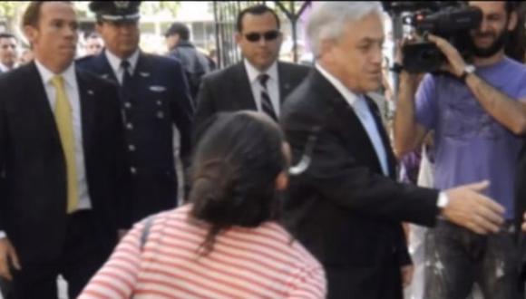 Sebastián Piñera fue agredido cuando ingresaba al velorio del sacerdote Alfonso Baeza.