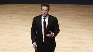 Conectar a las personas solucionará la pobreza, afirma Mark Zuckerberg [Video]