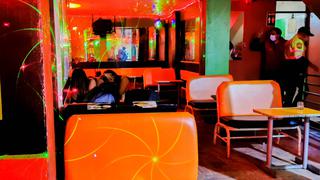 Policía interviene night club y encuentra a 9 personas en una fiesta COVID-19 en Arequipa