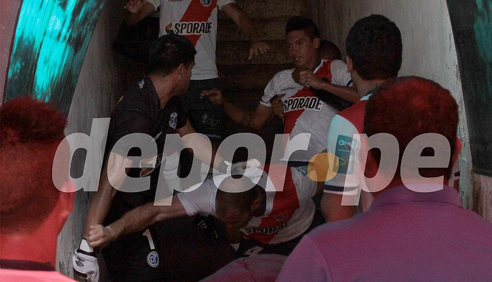 Deportivo Municipal: Erick Delgado y Marcos Barrera se agarraron a golpes. (José Carlos Angulo/Depor)