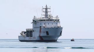 Italia: Barco militar con 177 inmigrantes a bordo llega al puerto de Catania