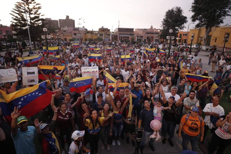 Concentración de venezolanos en Pueblo Libre en rechazo a Nicolás Maduro. (Foto: Renzo Salazar/GEC)