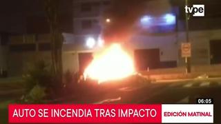 San Luis: Auto se incendió tras chocar con desmonte de una obra [VIDEO]