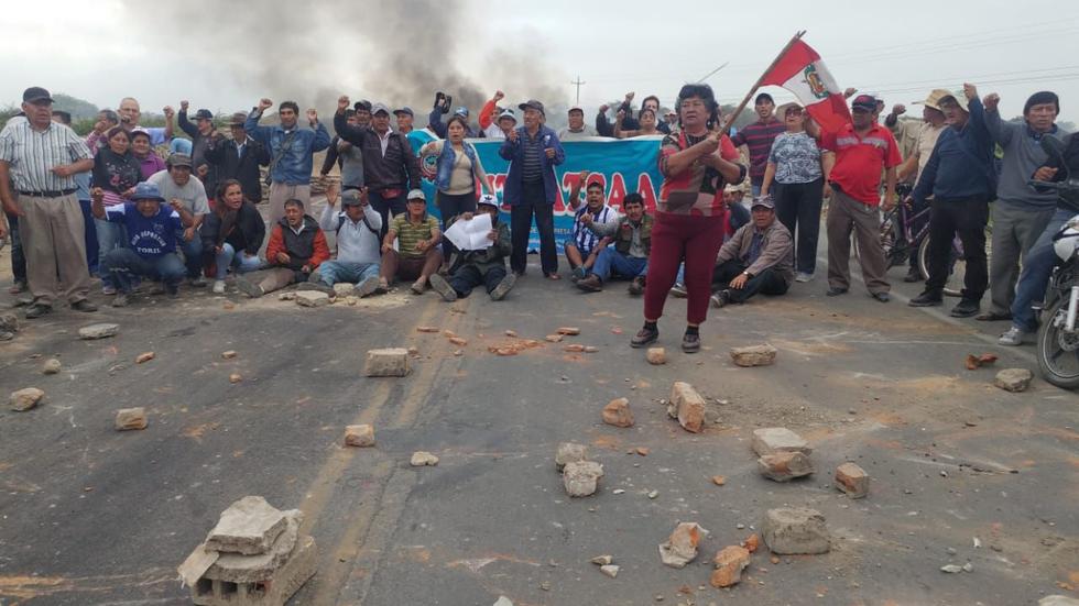 Los obreros de la azucarera Tumán bloquearon la carretera Chiclayo-Chota.