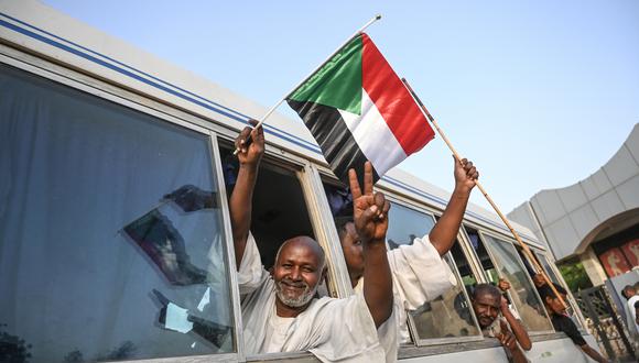 Manifestantes se reúnen para dirigirse a la capital, Khartoum. (Foto: AFP)