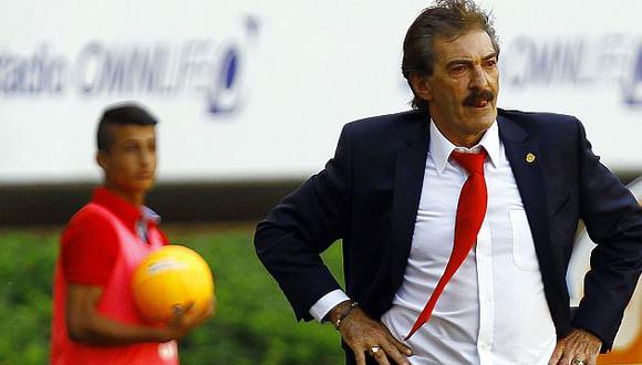 Ricardo Lavolpe ya no es más el técnico del Chivas de México. (AFP)
