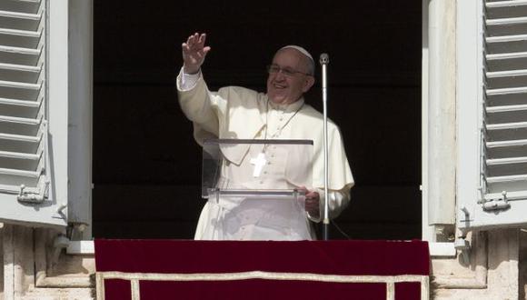 Católicos apoyan al papa Francisco, pero están divididos sobre doctrina de la Iglesia. (AP)